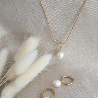 Edelstahl Schmuckset Damen 18K vergoldet „Perla“ – Elegante Perlen-Kette & Perlen-Creolen