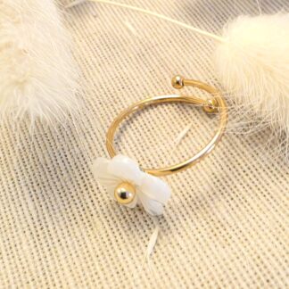 Verstellbarer Ring Damen 18K vergoldet – Edelstahl Blumenring Perlmutt-Optik goldfarben „Flower“